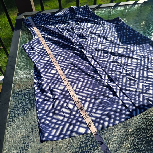 Calvin Klein size L navy and white sleeveless top, EUC - Picture 5 of 6